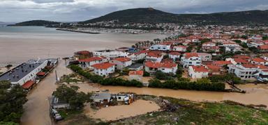 Fo�a'daki sel felaketinin yaralar� sar�l�yor