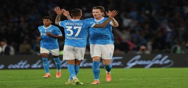 Napoli, Inter'i devirdi ve ligin yeni lideri oldu