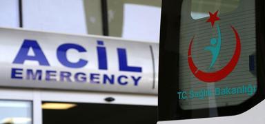 �ETT otob�s� ve kamyon �arp��t�: 9 yaral�