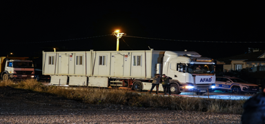 AFAD'dan S�nd�rg�'ya h�zl� m�dahale: 100 konteyner 24 saatte kuruluyor