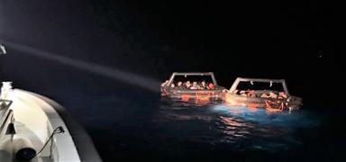 Geri itilen d�zensiz g��menleri Sahil G�venlik kurtard�