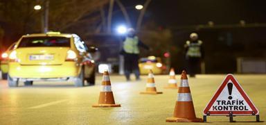 zmir'de trafik terr: Polise arpan alkoll srcye gzalt