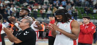 Kar��yaka Basketbol, 3 ma�t�r galip gelemiyor