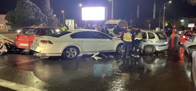 Sivas'ta zincirleme trafik kazas�: 5 ara� birbirine girdi