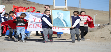 S�n�r k�y�nde Cumhuriyet co�kusu y�rekleri �s�tt�