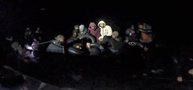 Karaburun aklarnda 43 dzensiz gmen kurtarld