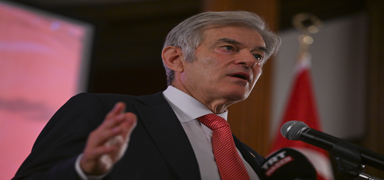 Mehmet �z, T�rkiye'nin babas�na tan�d��� e�itim imkanlar�n� �vd�