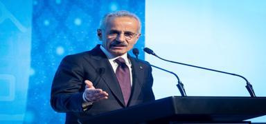 Bakan Uralo�lu: G�ky�z�nde s�n�r tan�mayan bir �lke in�a ettik