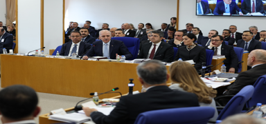 Numan Kurtulmu� salonu terk etti