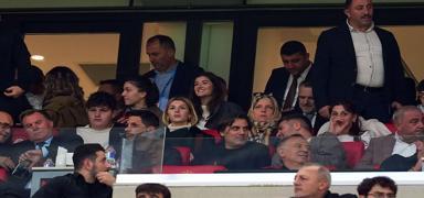 Vincezo Montella derbiyi tribnden takip etti