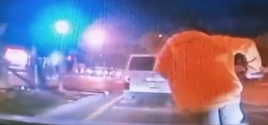 Mersin'de kaza ucuz atlat�ld�: Arac�n alt�nda kalmaktan saniyelerle kurtuldu