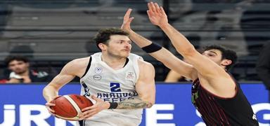 Anadolu Efes ligde 6'da 6 yapt�