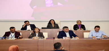 Beykoz meclisinde 'yolsuzluk' tart��mas�: AK Parti kavgay� de�il hizmeti se�ti