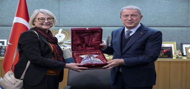 Milli Savunma Komisyonu Bakan Akar, Finlandiya'nn Ankara Bykelisi Hamalainen ile grt