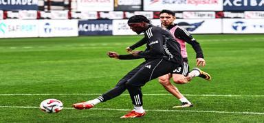 Be�ikta� 3 futbolcusundan eksik �al��t�