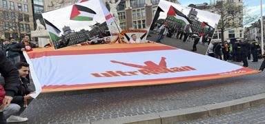 Amsterdam'da Filistin bayraklar
