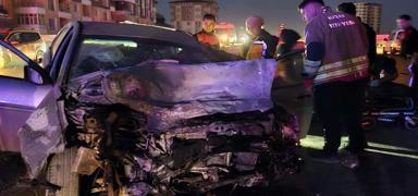 Hatay'da korkun� kaza: 2 s�r�c� ve minib�steki 9 ki�i yaraland�