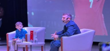 Kerem Aktrkolu, ilkokul rencisi Aras aml'nn vaadini yerine getirdi