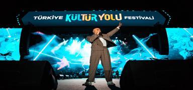 Antalya Kltr Yolu Festivali'nde Soner Sarkabaday sahneye kt!