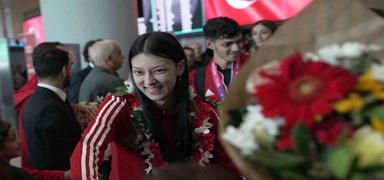 Dnya ampiyonu Tekvando Milli Takm yurda dnd