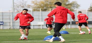 Sivasspor, Manisa FK mesaisinde