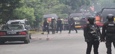 Cuma namaz� s�ras�nda patlama: �ok say�da ki�i yaraland�