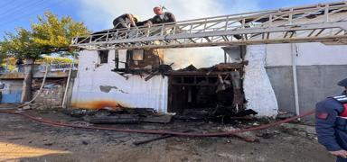 Burdur'da evde yang�n: 2 �l�