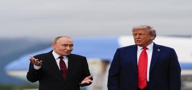 Trump-Putin zirvesi i�in kritik a��klama