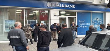 'Y�zy�l�n Konut Projesi' heyecan� ba�lad�! Bankalarda kuyruk olu�tu