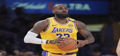 LeBron James parkelere geri d�n�yor