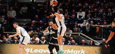 Anadolu Efes, Virtus Bologna'ya ma�lup oldu