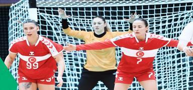 A Milli Kad�n Hentbol Tak�m�, �ran'� ma�lup etti