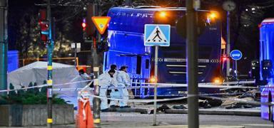 �ift katl� otob�s dura�a �arpt�: �l� ve yaral�lar var