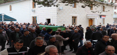 Eski belediye ba�kan�na veda... G�zya�lar� ile u�urland�