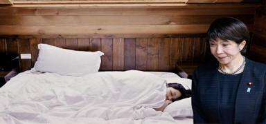 Japonya ba�bakan�n�n uyku rutini tepki �ekti! Ele�tiri oklar�n�n hedefi oldu