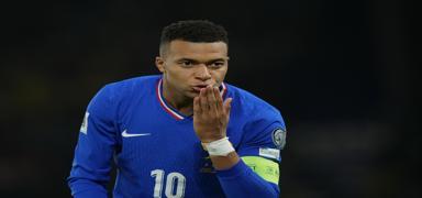 Kylian Mbappe, milli tak�m kamp�ndan ayr�ld�