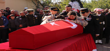 Tekirda�l� �ehide veda: E�i ve o�lu askeri k�yafet giydi