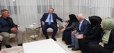 Cumhurba�kan� Erdo�an Ad�yaman'da depremzede Kizir ailesinin misafiri oldu