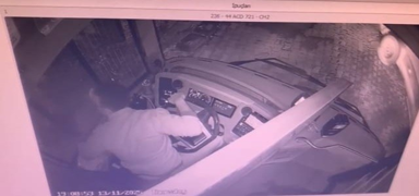 Yolcu dolu otob�se kur�un ya�d�rd�