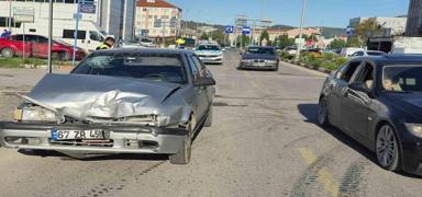 Bart�n'da feci kaza: 3 yaral�