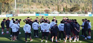 Millilerin �spanya mesaisi ba�lad�!