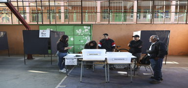 �ili'de devlet ba�kan� se�imi... Oy kullanma i�lemi ba�lad�