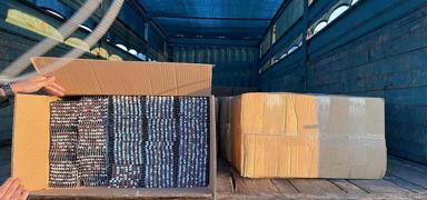 Zehir deposuna bask�n! Yar�m milyon sentetik hapla yakaland�lar