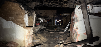 2 katl� evde yang�n: 1 cans�z beden bulundu