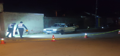 Sokak ortas�nda silahl� kavga! 1 �l�