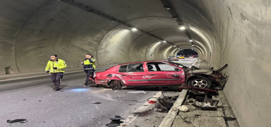 T�nelde feci kaza! H�z kadran� 200'de tak�l� kald�