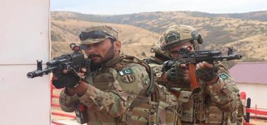 Hindistan destekli militanlara a��r darbe! Pakistan ordusu taraf�ndan etkisiz hale getirildiler