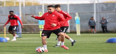 Sivasspor, Esenler Erokspor ma��n�n takti�ini �al��t�