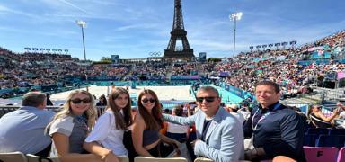 �ddianameden l�ks Paris gezisi ��kt�! �stanbul'un paras�yla �ov