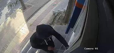 Tornavida kullanarak 200 bin lira �ald�: Bankamatik faresi enselendi